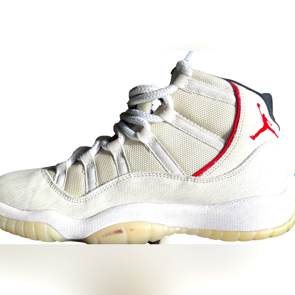 Nike Air Jordan 11 Retro GS 'Platinum Tint' Size Boys Youth 7. Like a NEW!